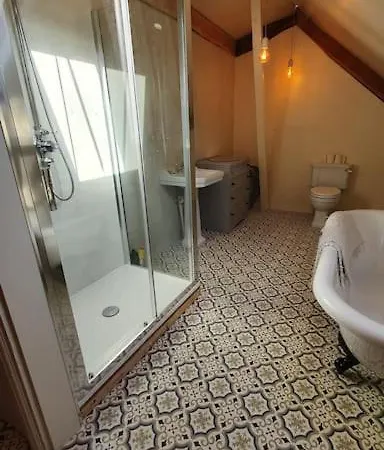 Eta's Manor @ Brooklands *