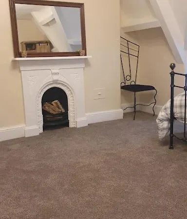 Eta's Manor @ Brooklands Apartment *