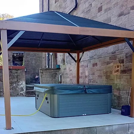 Eta's Manor @ Brooklands Apartment *