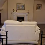 Eta's Manor @ Brooklands Apartamento